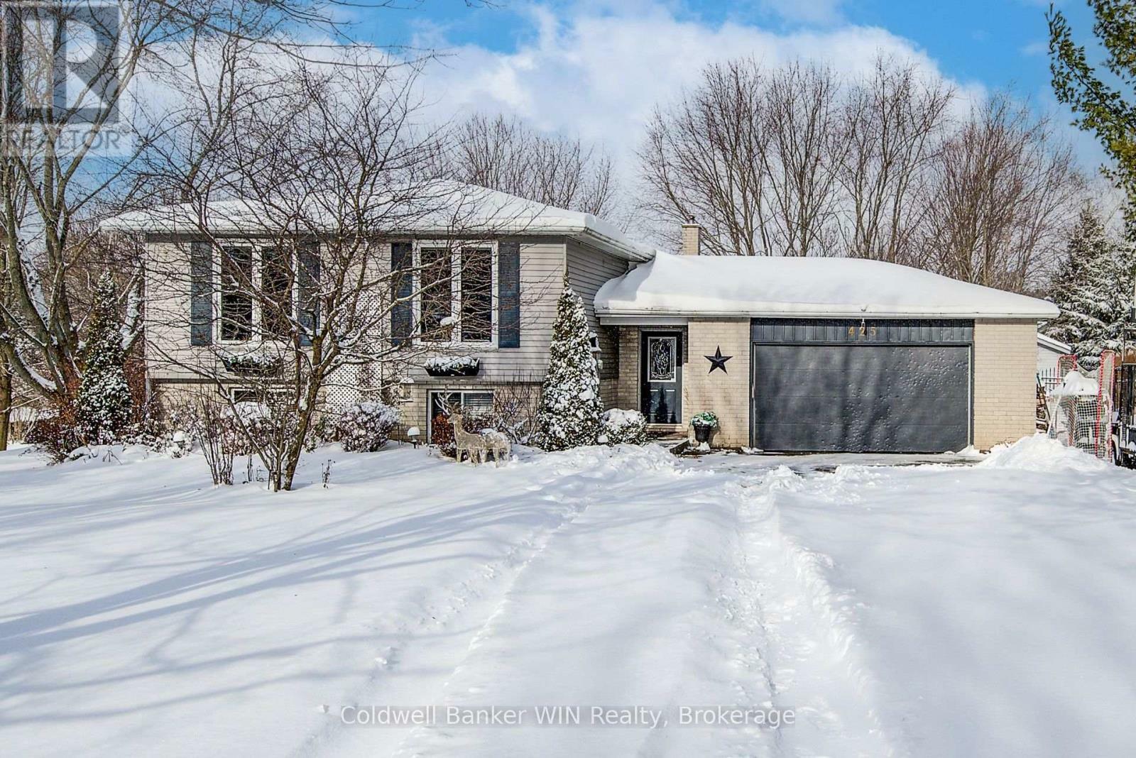 Property Photo:  425 Clyde Street  ON N0G 2L3 