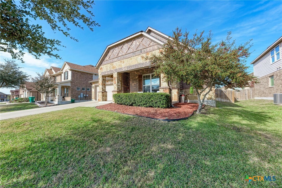 Property Photo:  807 Cathedral Court  TX 76548 