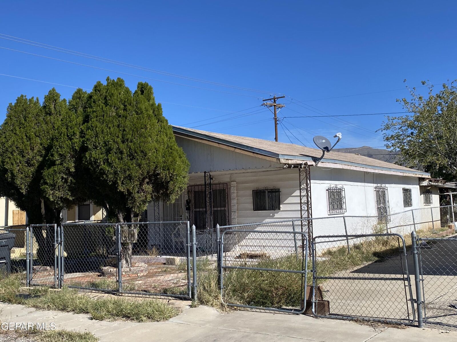 Property Photo:  618 Delaware Avenue  NM 88310 