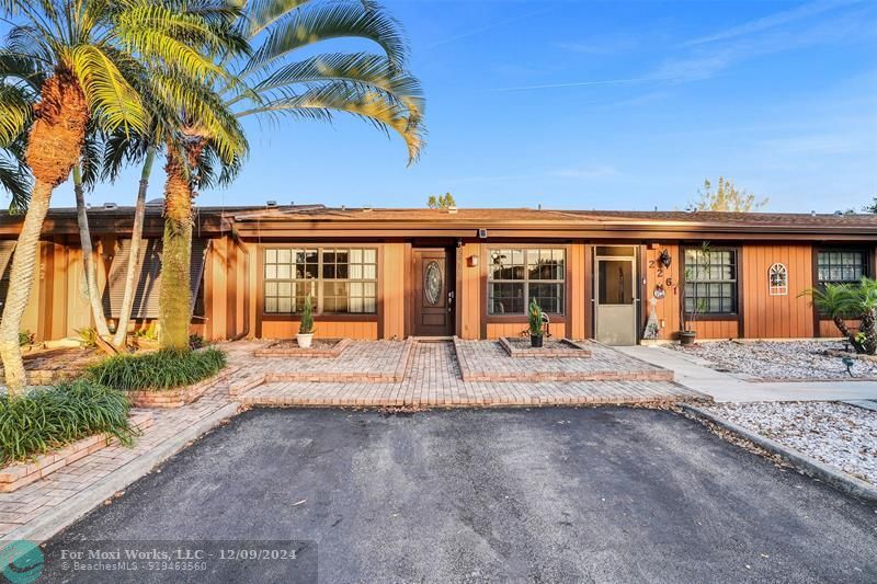 Property Photo: 2271 Dogwood Ct 2271 FL 33026