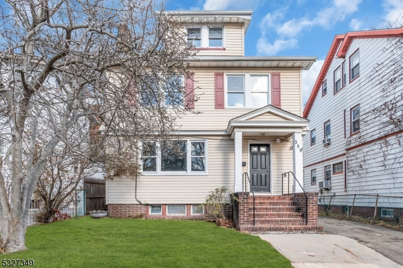 Property Photo:  209 Vassar Ave  NJ 07112 