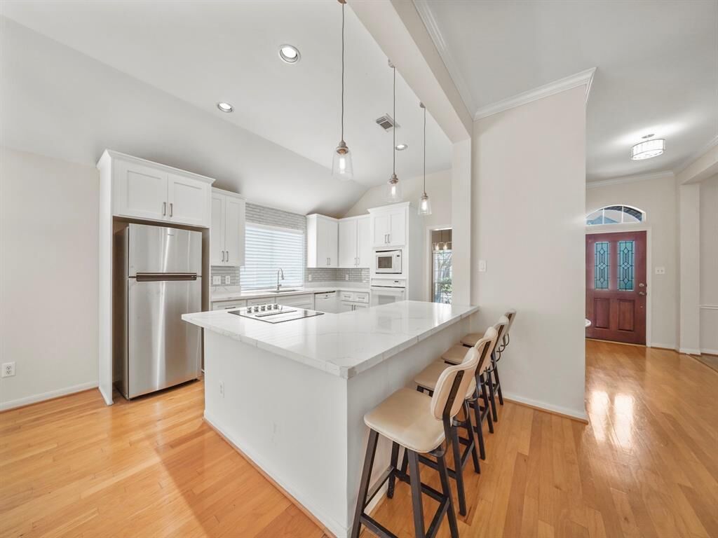 Property Photo:  3411 Farnham Circle  TX 77584 