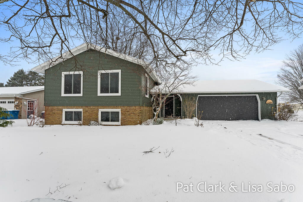 Property Photo:  1209 Grand Avenue  MI 49417 