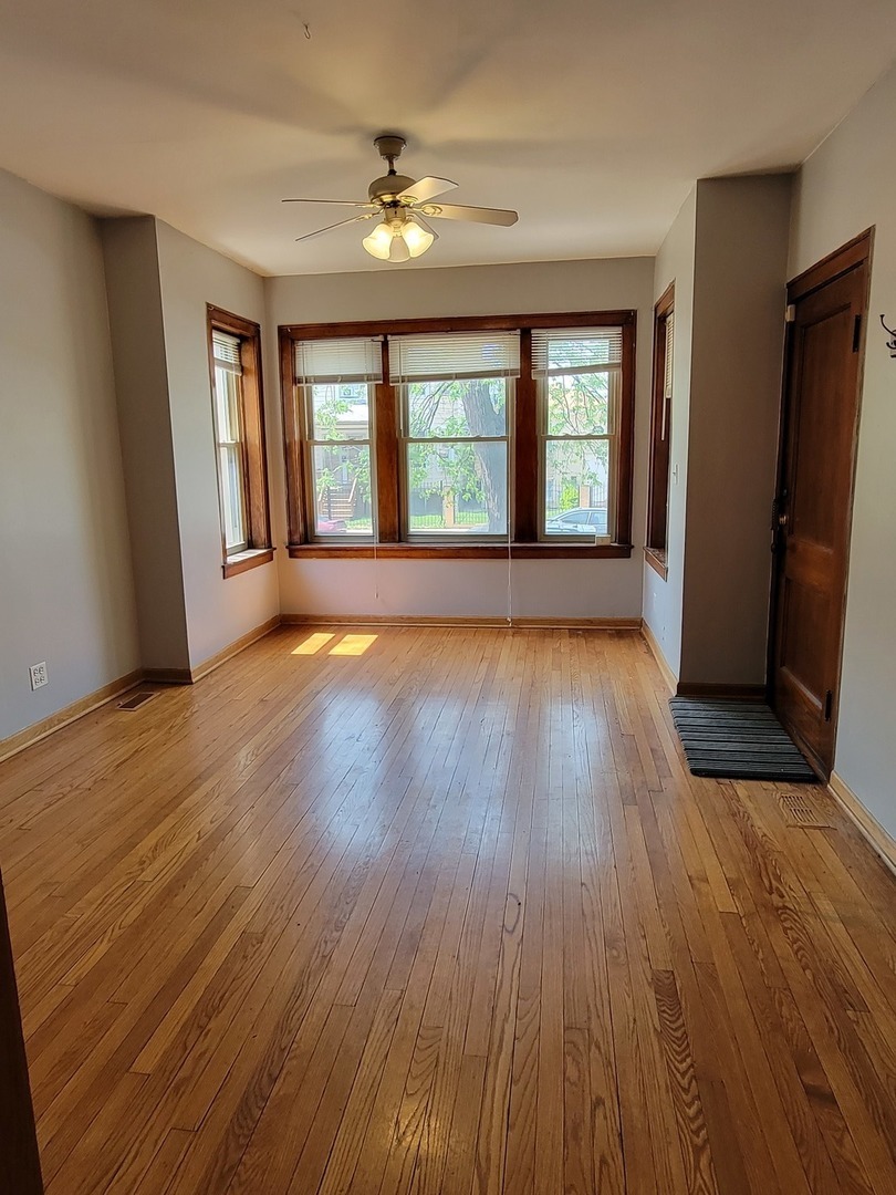 Property Photo:  3017 N Gresham Avenue  IL 60618 