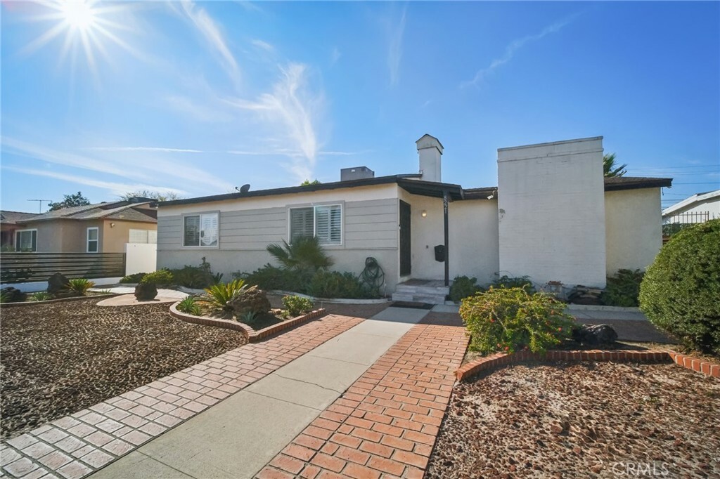 Property Photo:  8221 Whitsett Avenue  CA 91605 