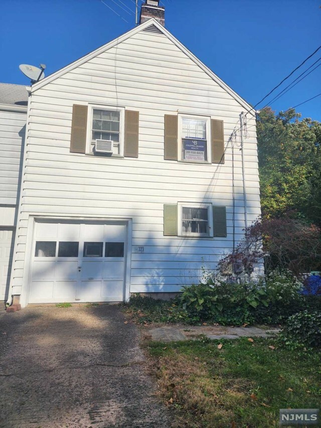 Property Photo:  323 North Plaza Road  NJ 07410 