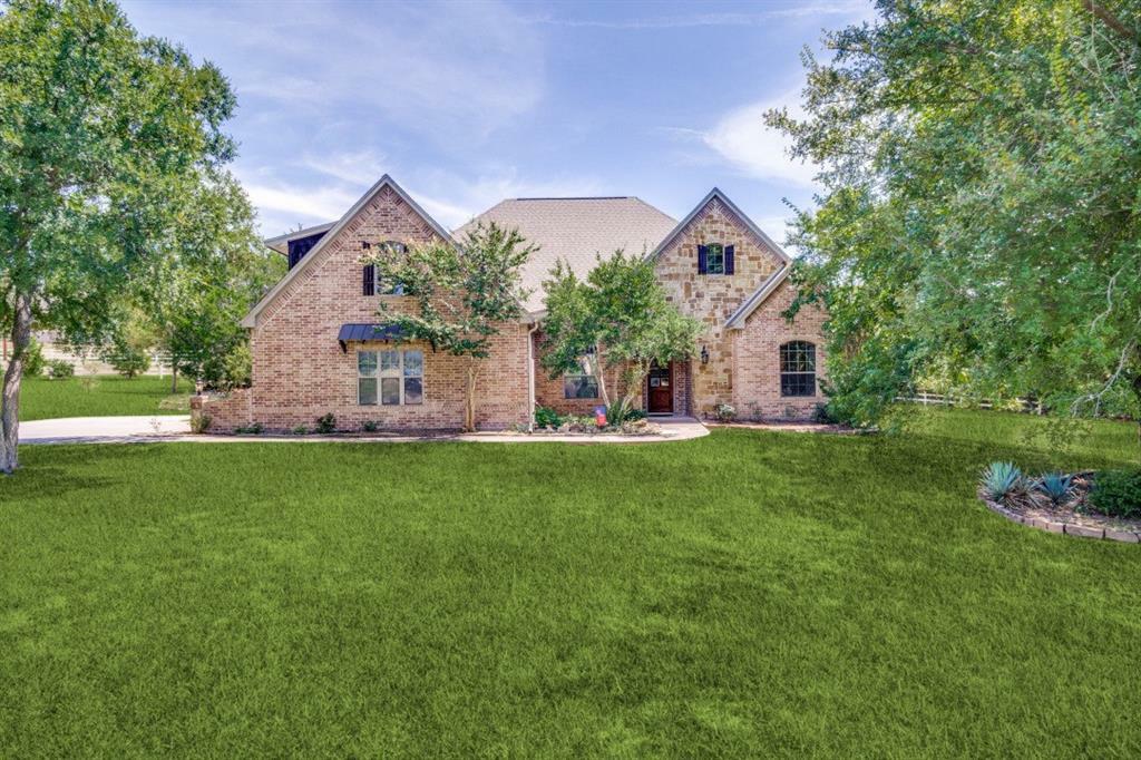 Property Photo:  1417 Saratoga Lane  TX 76008 