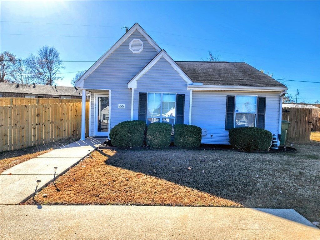 Property Photo:  2524 W Ash Place  AR 72758 