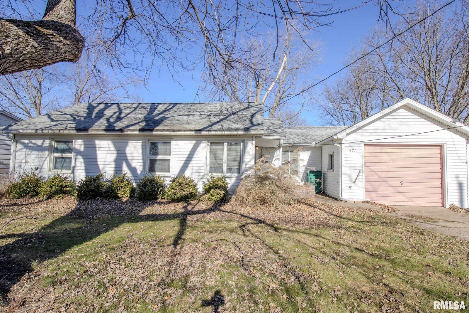 Property Photo:  471 E Prospect Street  IL 61531