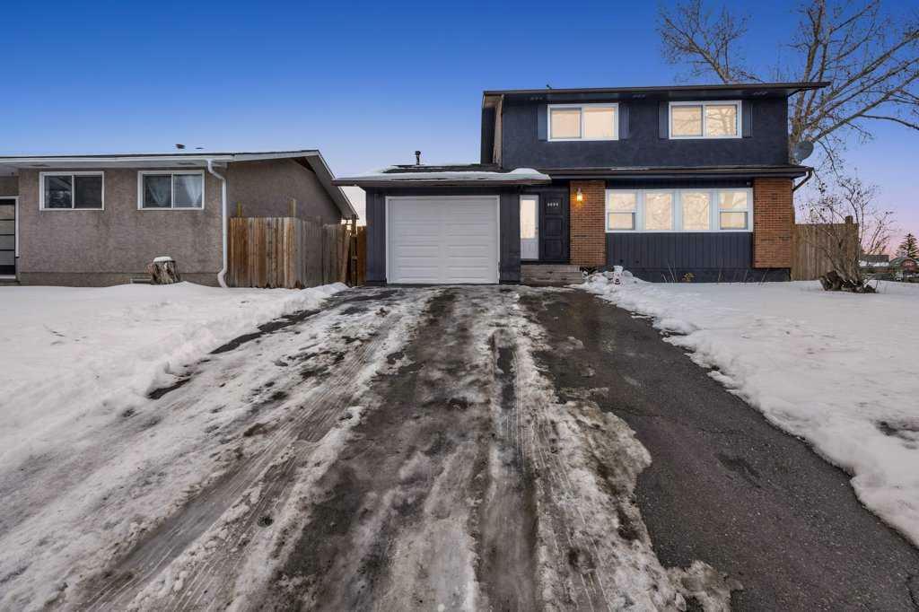 Property Photo:  6644 Penbrooke Drive SE  AB T2A 4S8 