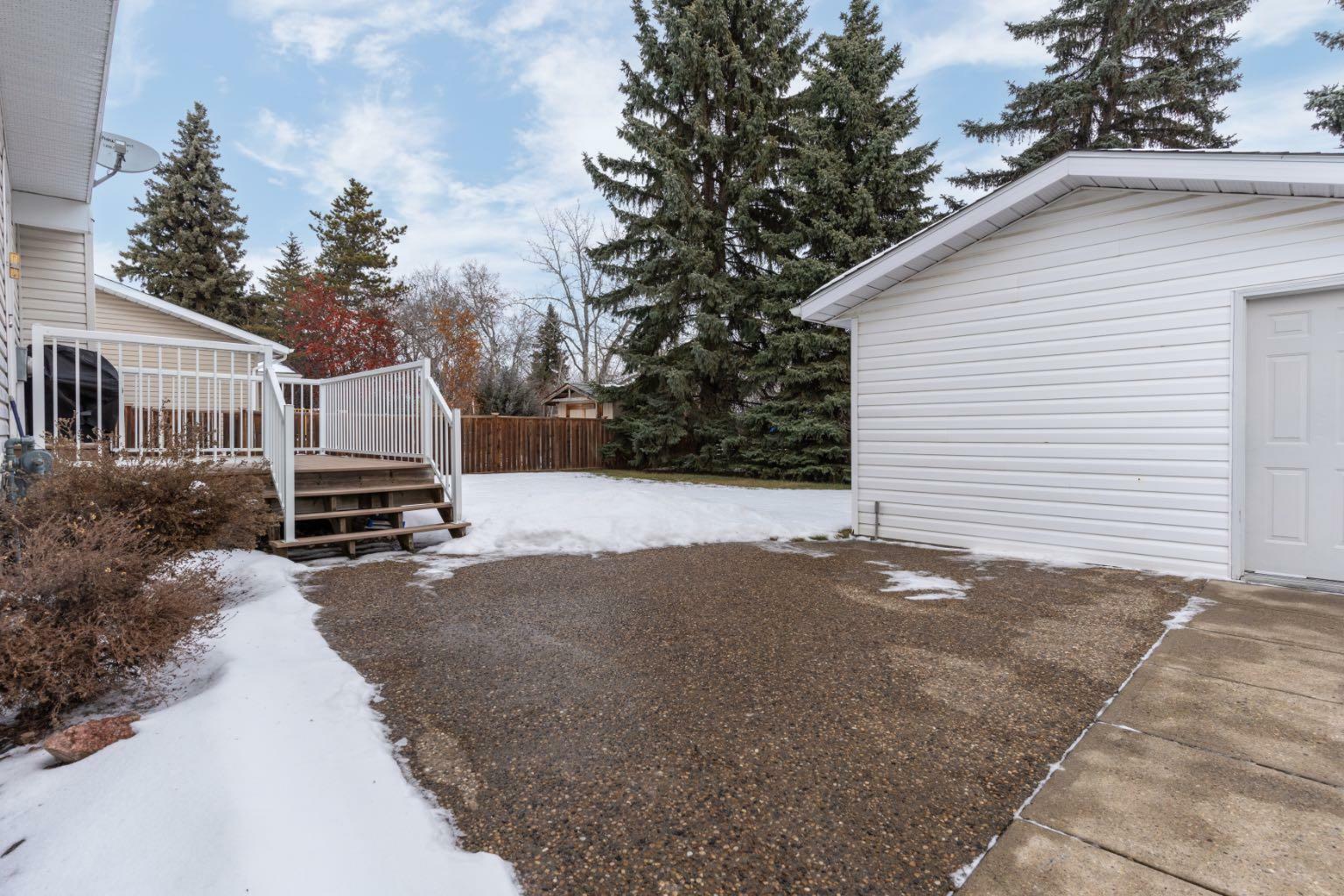 Property Photo:  5003 65 Street  AB T4V 3E6 