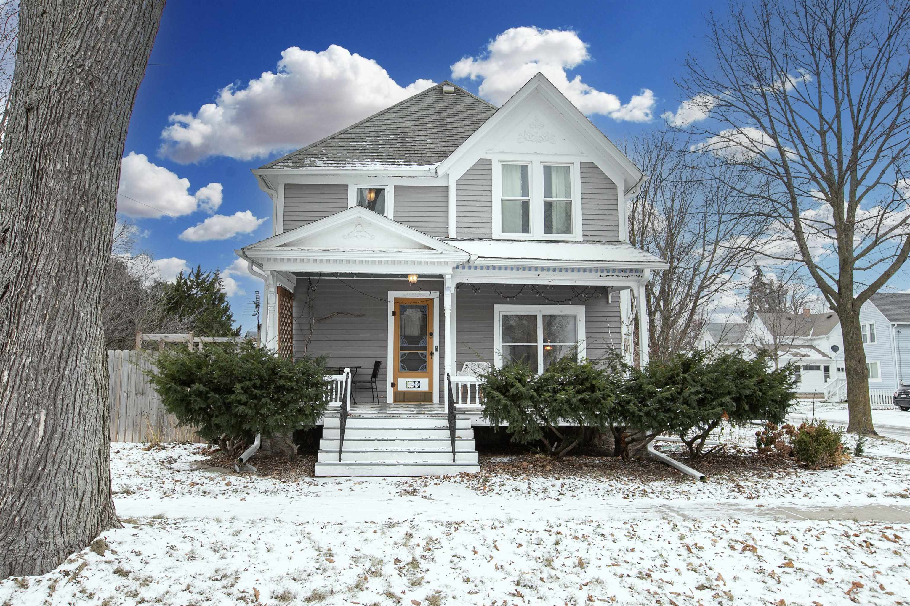 Property Photo:  1019 N Durkee Street  WI 54911 