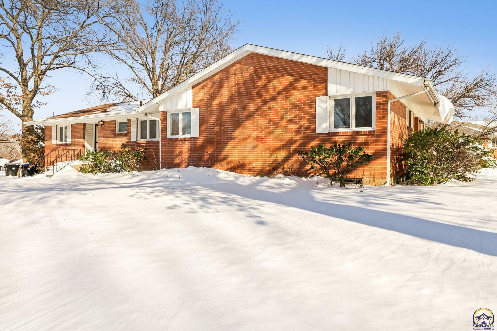 Property Photo: 2900 SW Hillcrest Rd 2904 SW Hillcrest Rd KS 66614