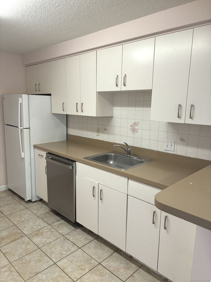 83 Mansfield Road 330  New London CT 06320 photo