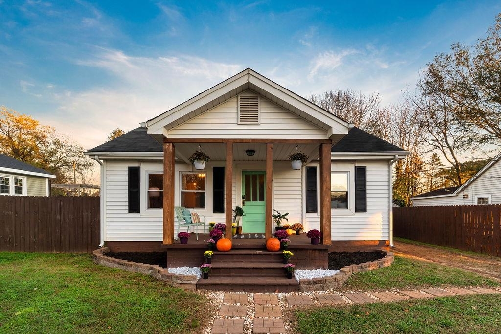 Property Photo: 419 S Franklin Road SC 29609