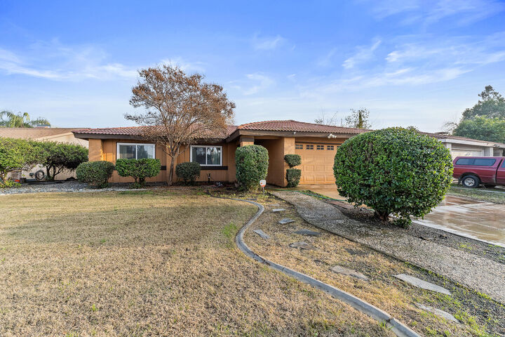 Property Photo:  2615 E Norman Drive  CA 93292 