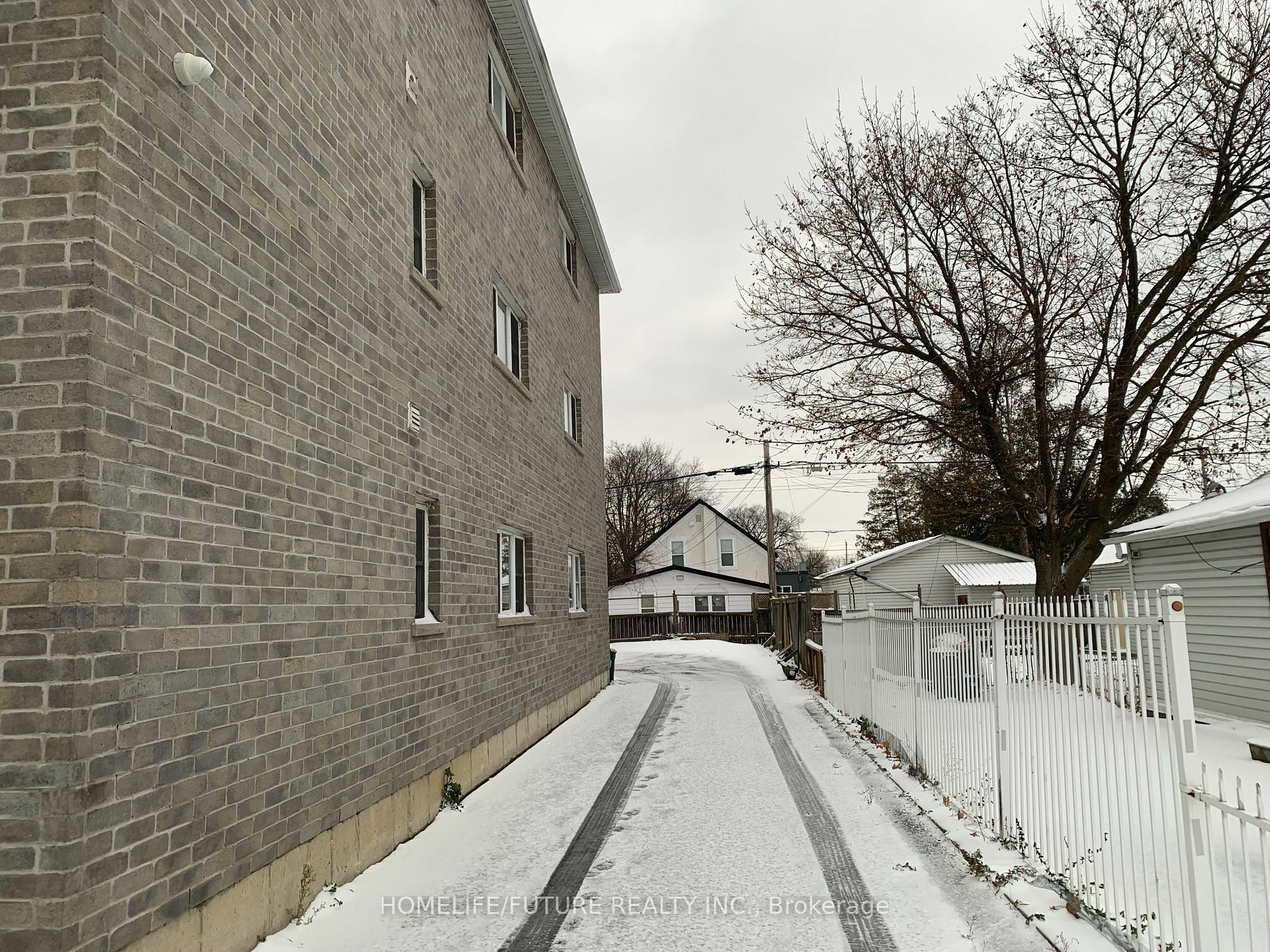 Property Photo:  115 Celina St  ON L1H 4N3 