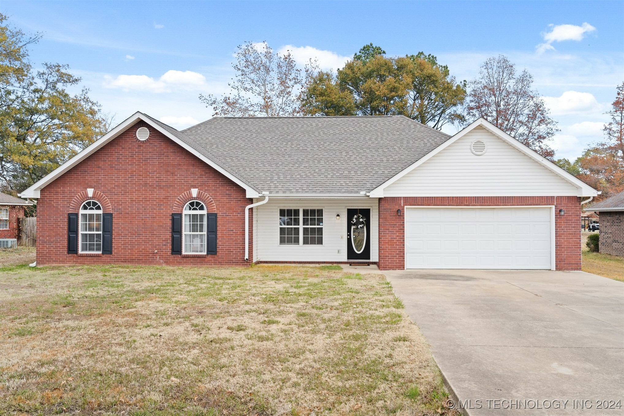 Property Photo:  1507 E Delaware Street  OK 74955 