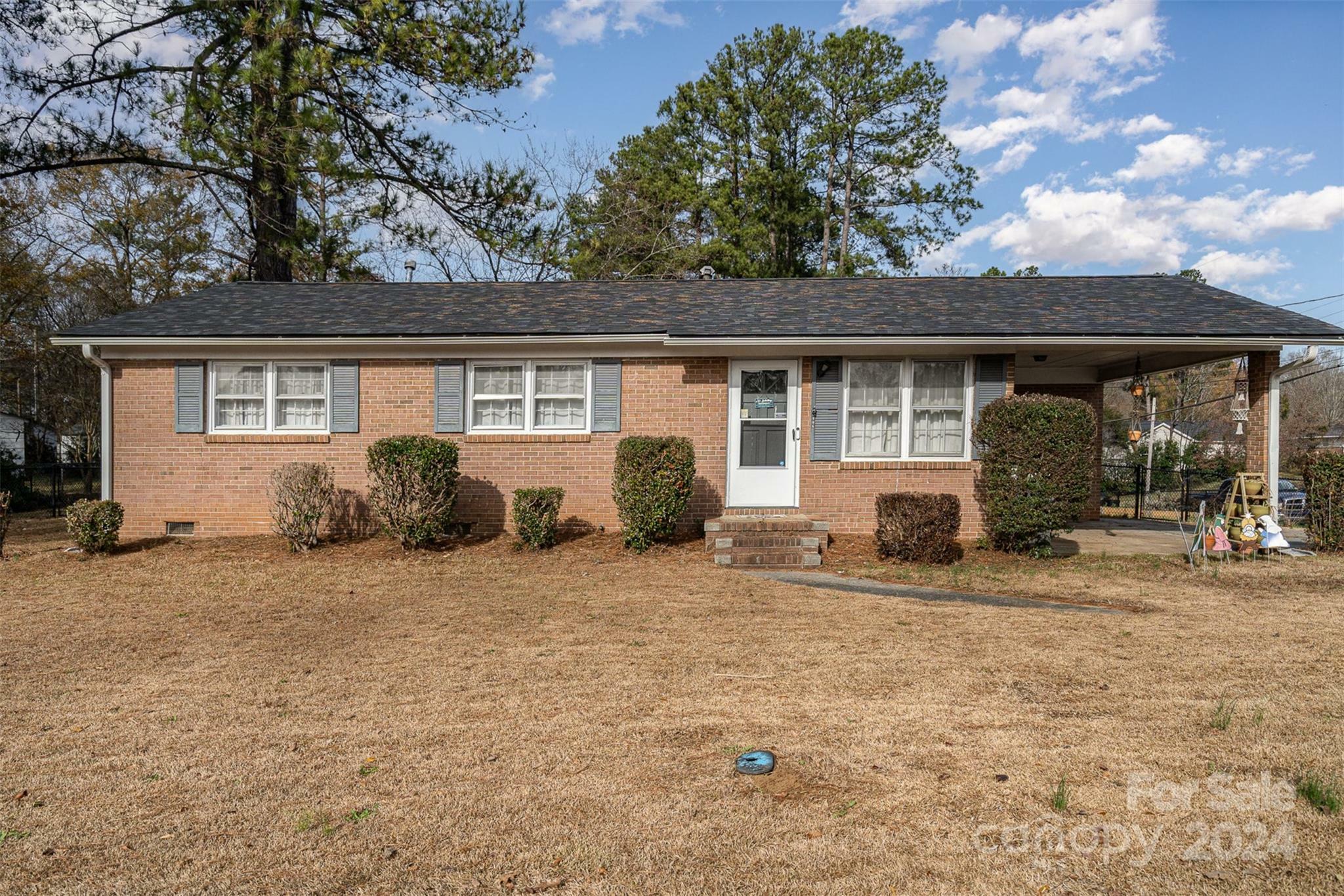 Property Photo:  906 S Cherry Road  SC 29732 