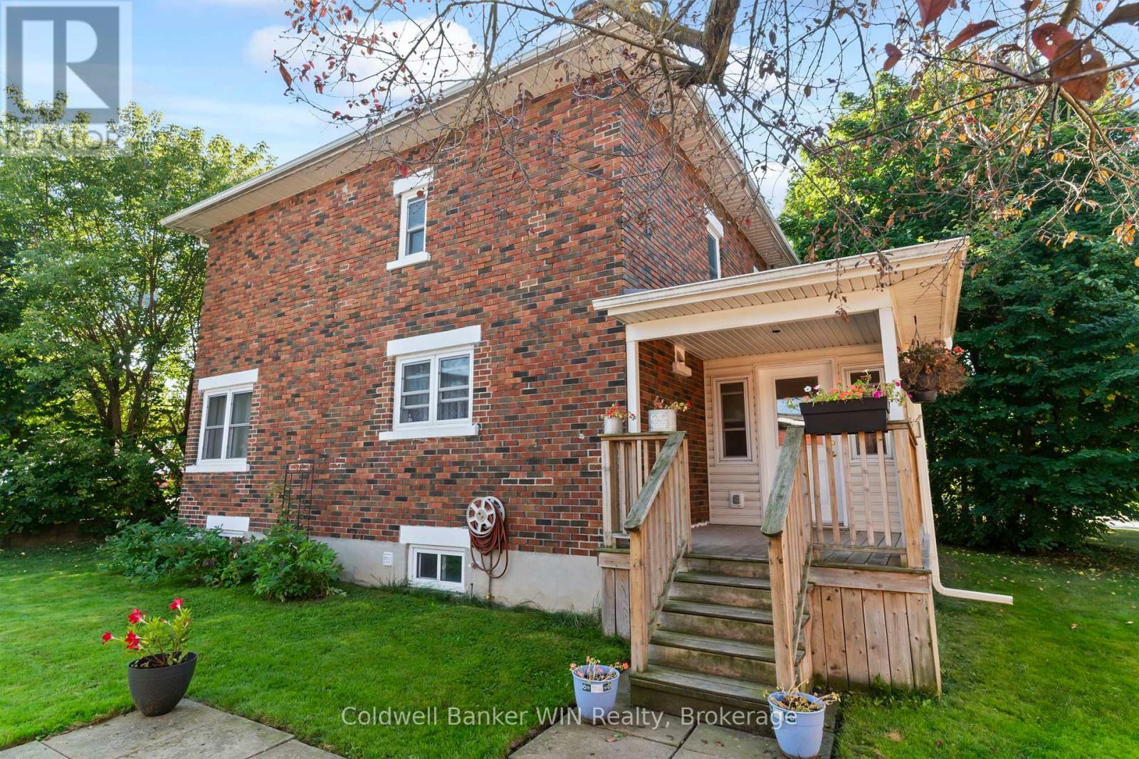 Property Photo:  121 Queen Street West  ON N0G 2L1 