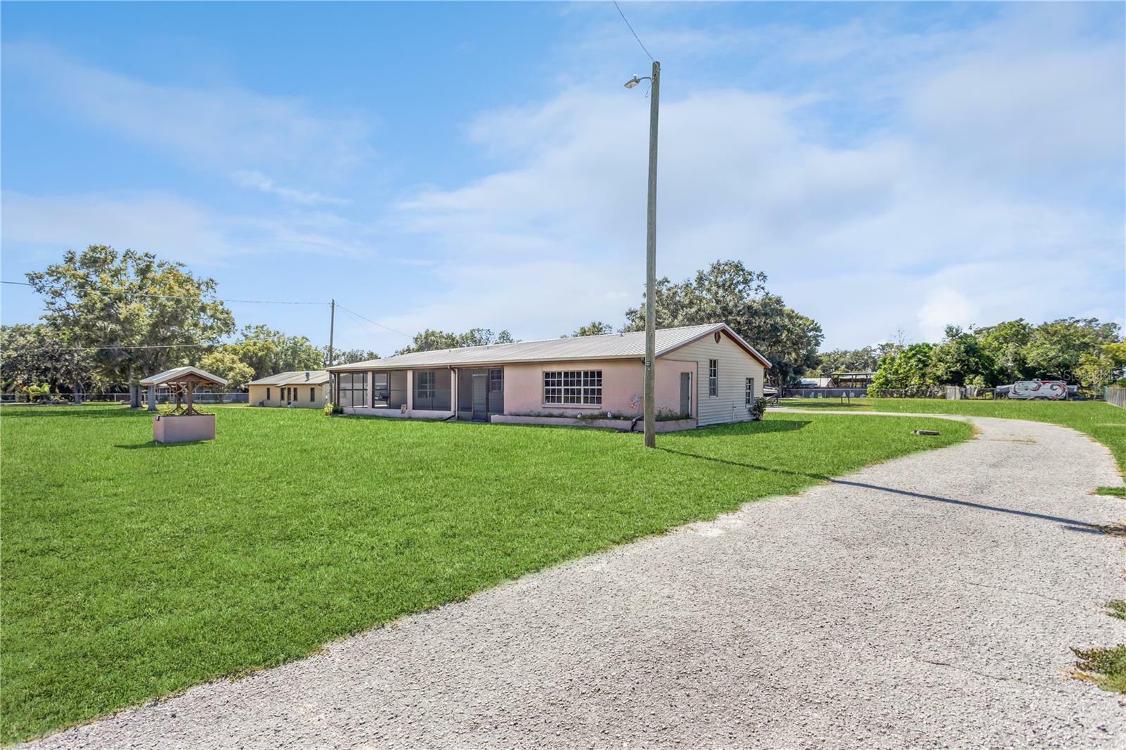 Property Photo: 8705 Mary Ivy Drive FL 33567