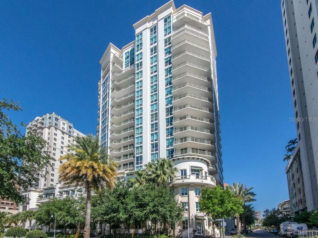 Property Photo:  450 Knights Run Avenue 2102  FL 33602 