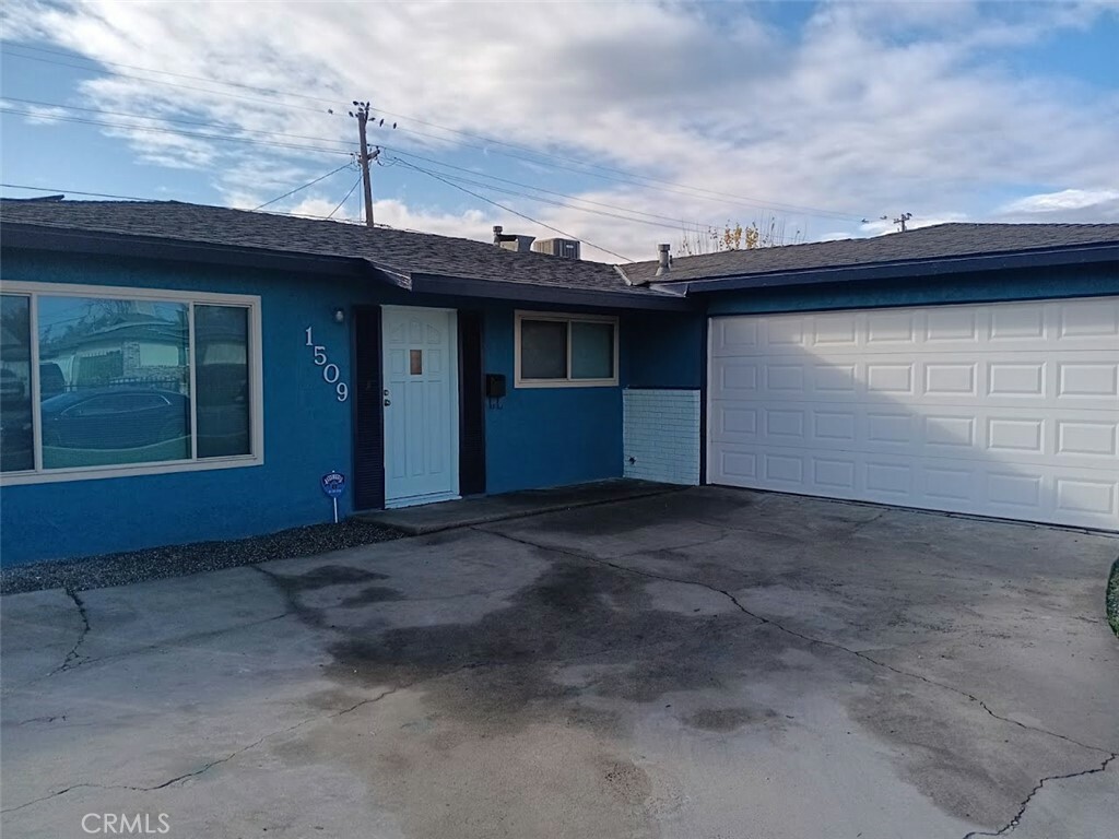 Property Photo:  1509 Ivan Avenue  CA 93304 