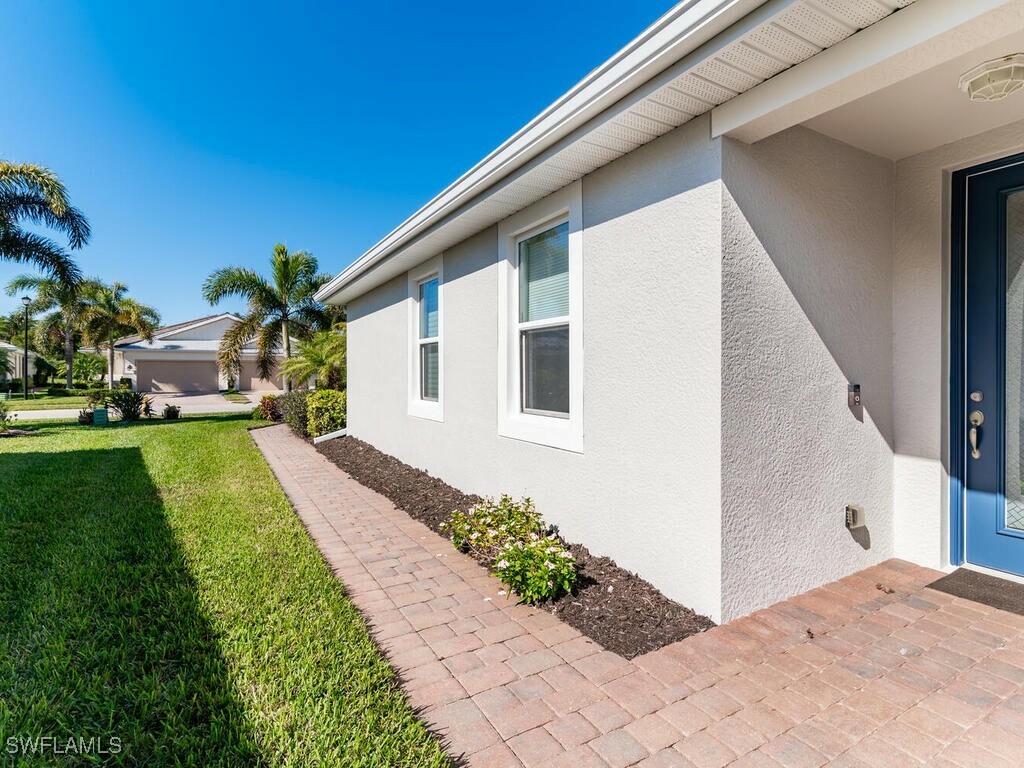 Property Photo:  14916 Edgewater Circle  FL 34114 