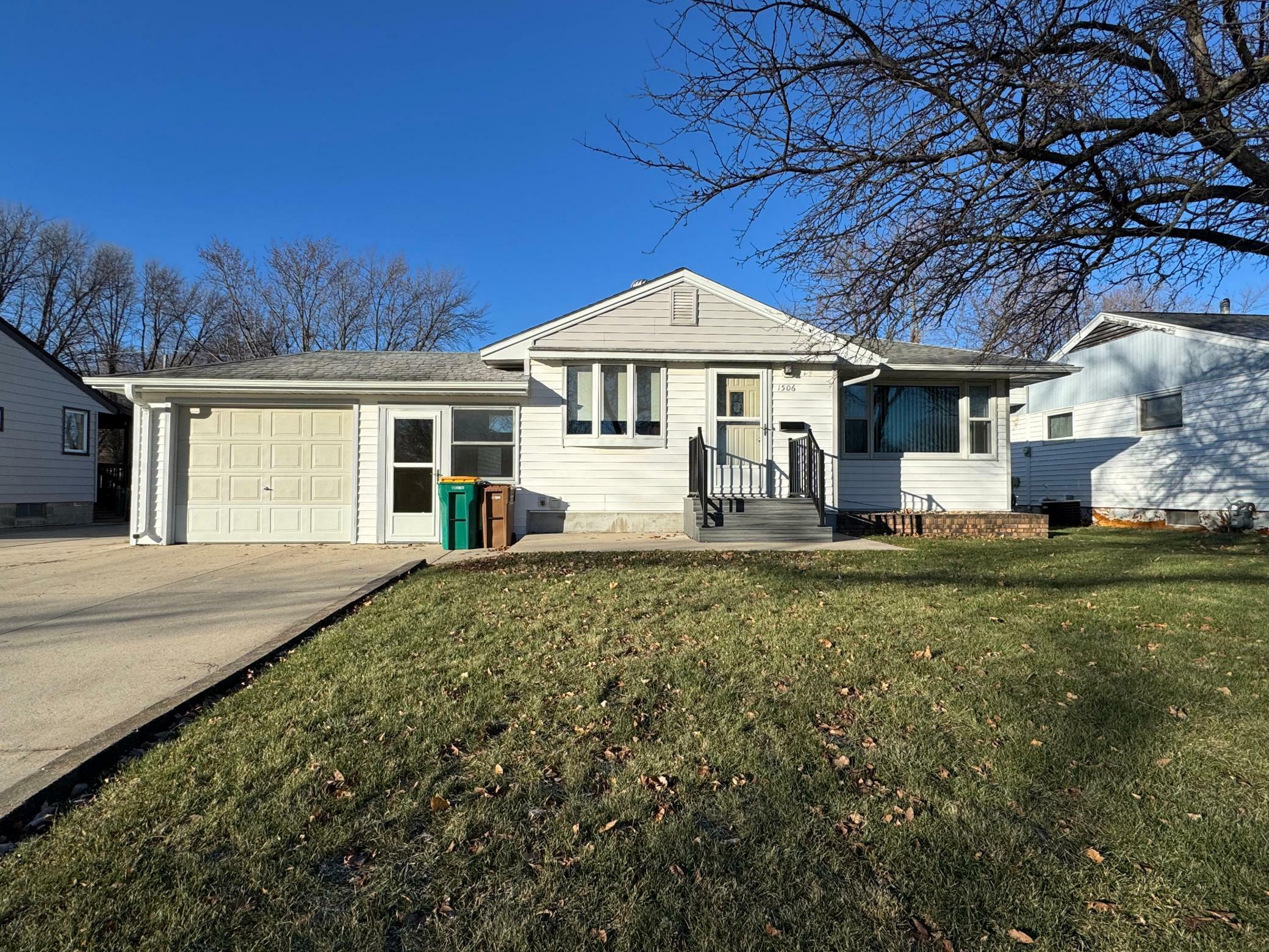 Property Photo:  1506 Manor Avenue  MN 56007 