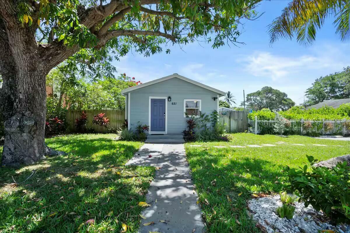 Property Photo:  621 SE 3rd Avenue  FL 33483 