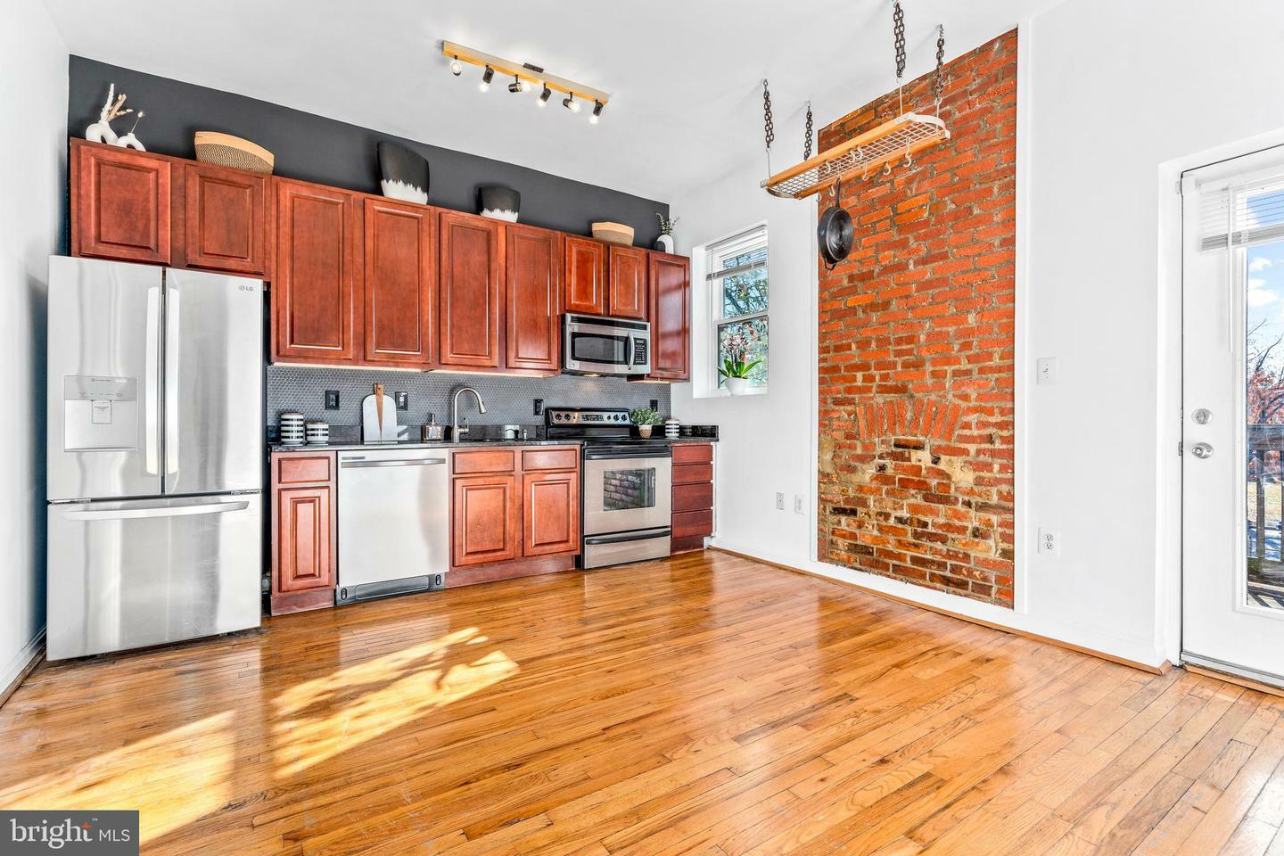 Property Photo:  310 M Street NW 4  DC 20001 