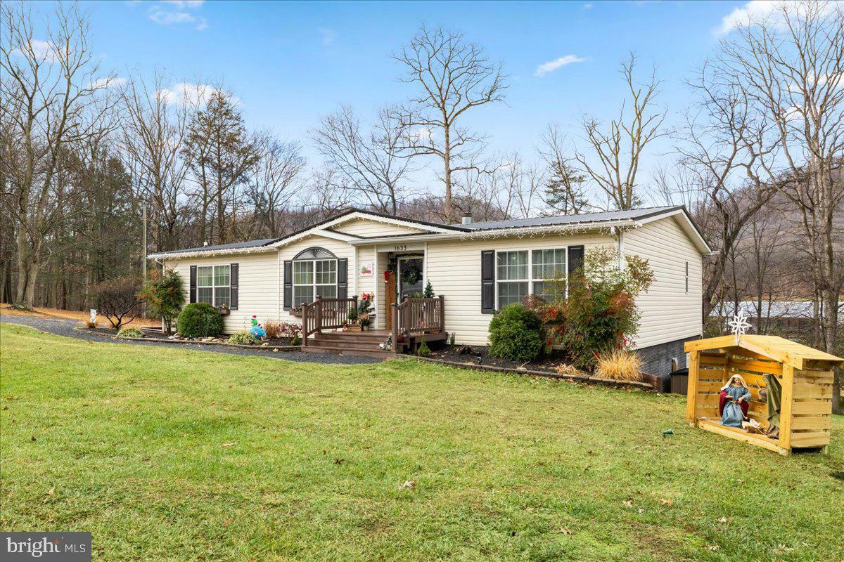 Property Photo:  1633 Snyderville Road  WV 26818 