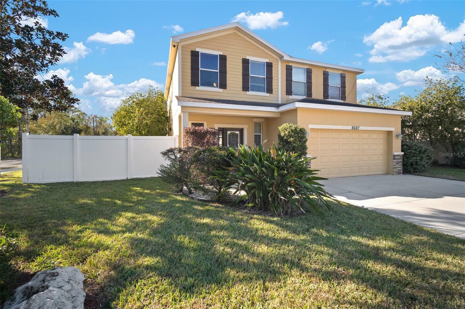 Property Photo:  8607 Tidal Breeze Drive  FL 33569 