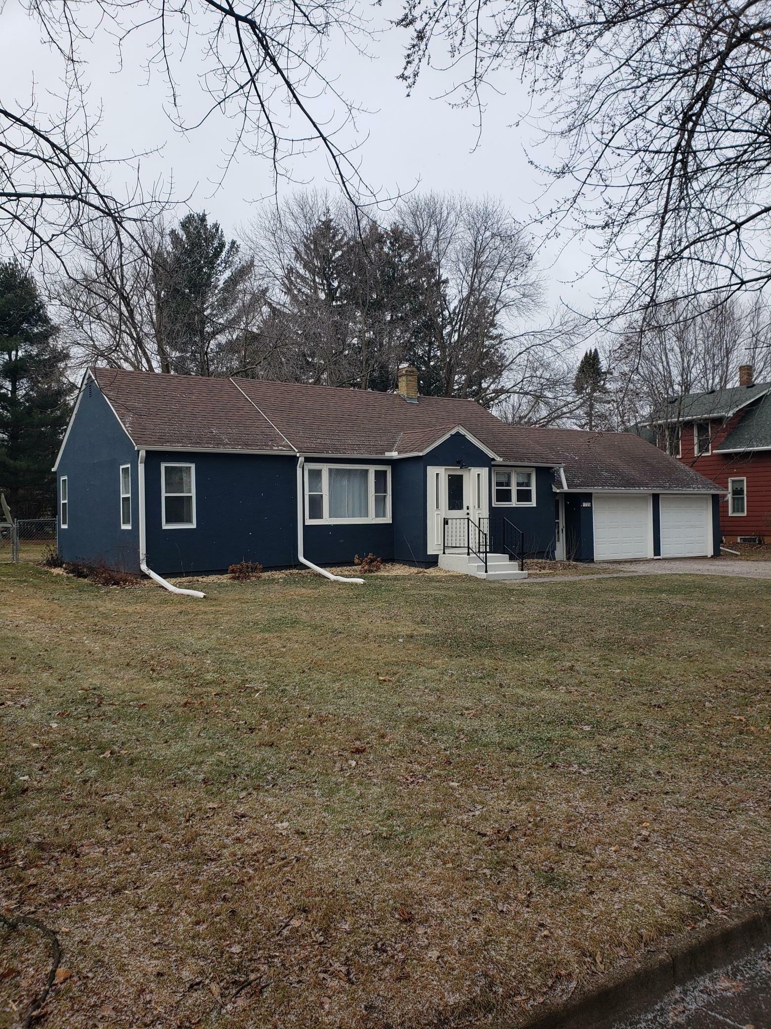 Property Photo:  725 9th Street SW  MN 55063 