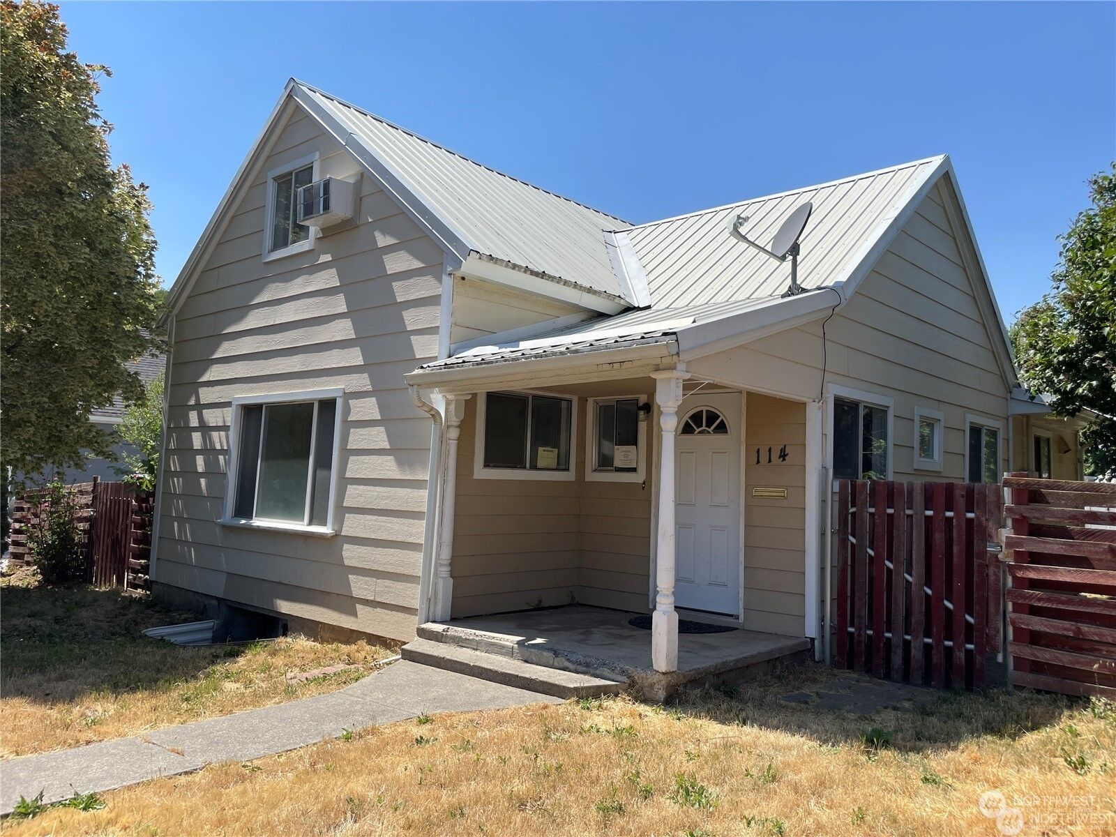 Property Photo:  114 W Washington Avenue  WA 99328 
