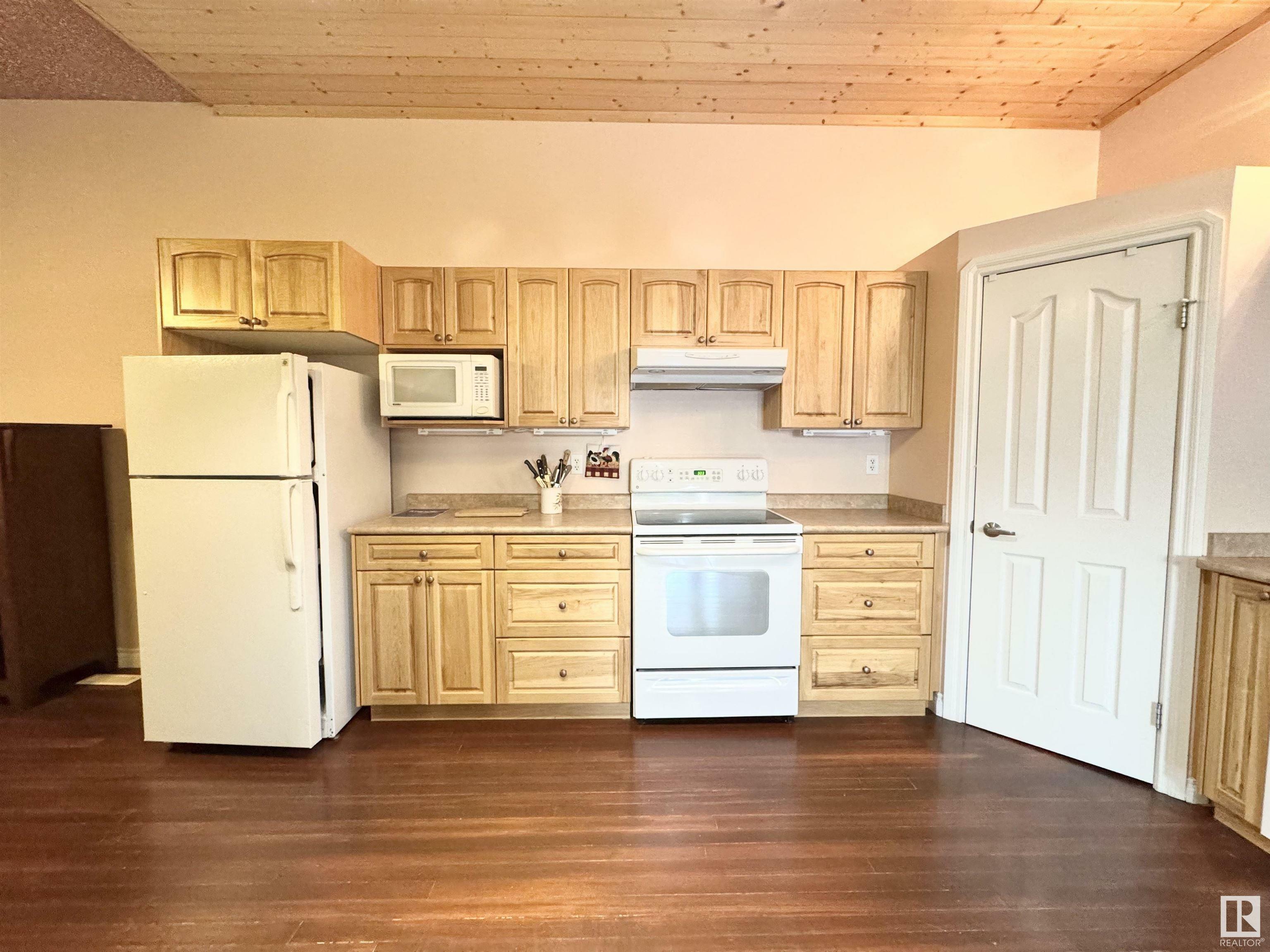 Property Photo: 4924 50 Street AB T0B 2C0