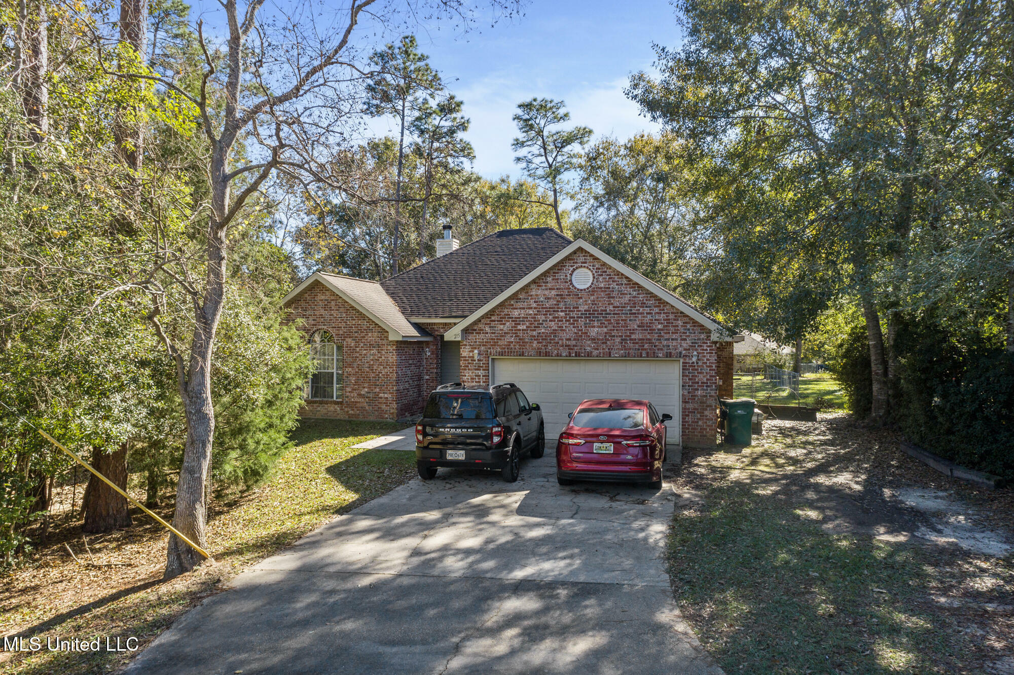 Property Photo:  215 Ridgeview Drive  MS 39426 