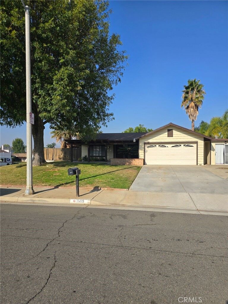 Property Photo: 11419 Arizona Avenue CA 92503