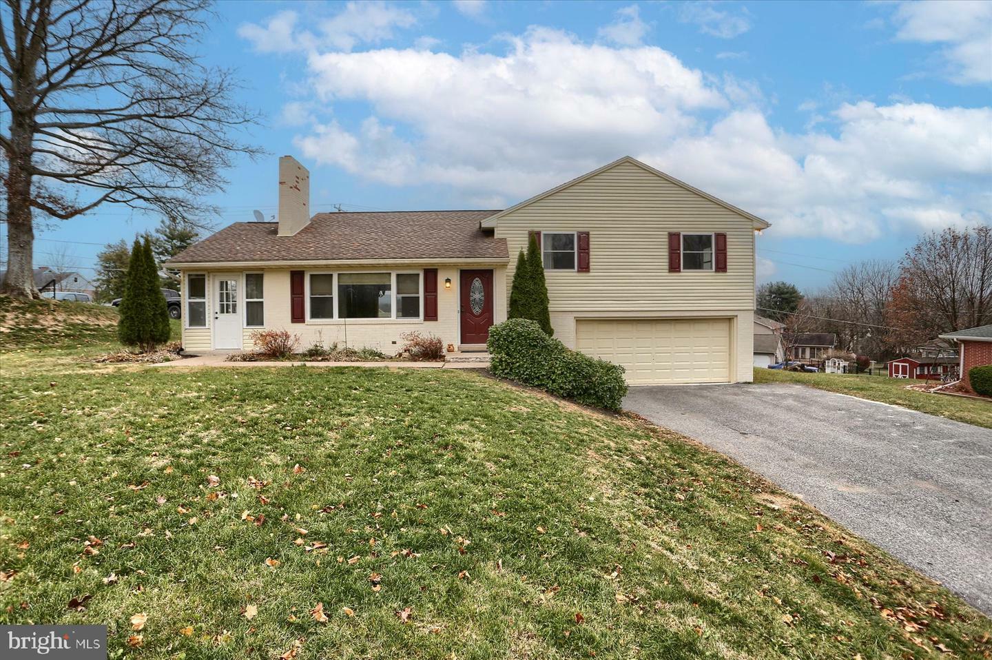 Property Photo:  606 Harrisburg Pike  PA 17019 