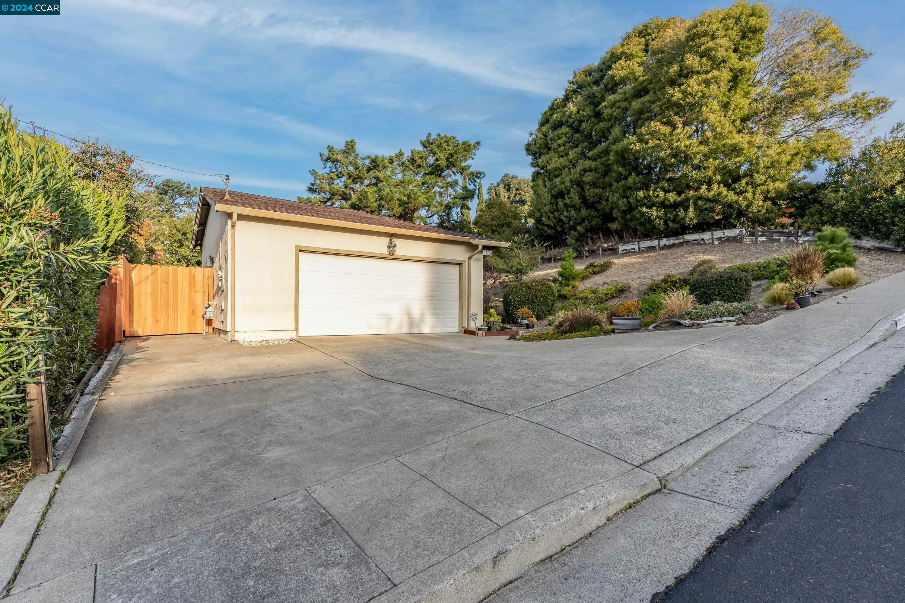 Property Photo:  2528 Henry Avenue  CA 94564 