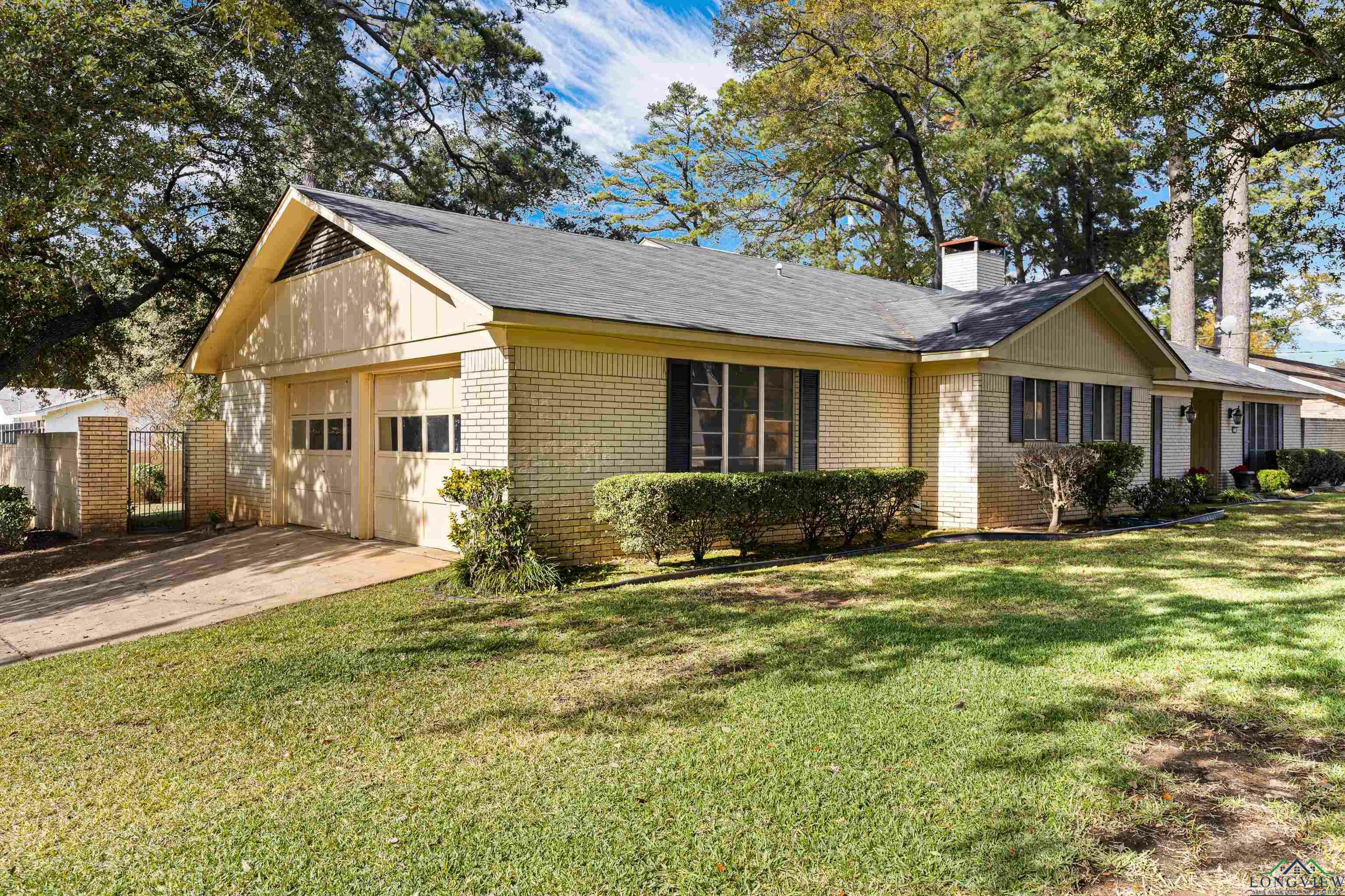 Property Photo:  1701 Smallwood Drive  TX 75601 