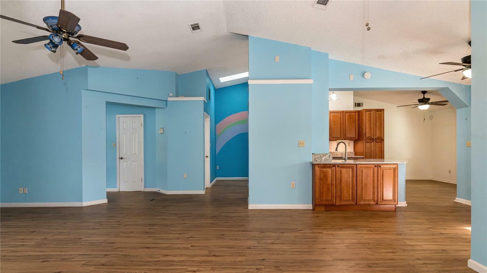 Property Photo: 3303 Knightsbridge Road FL 32818