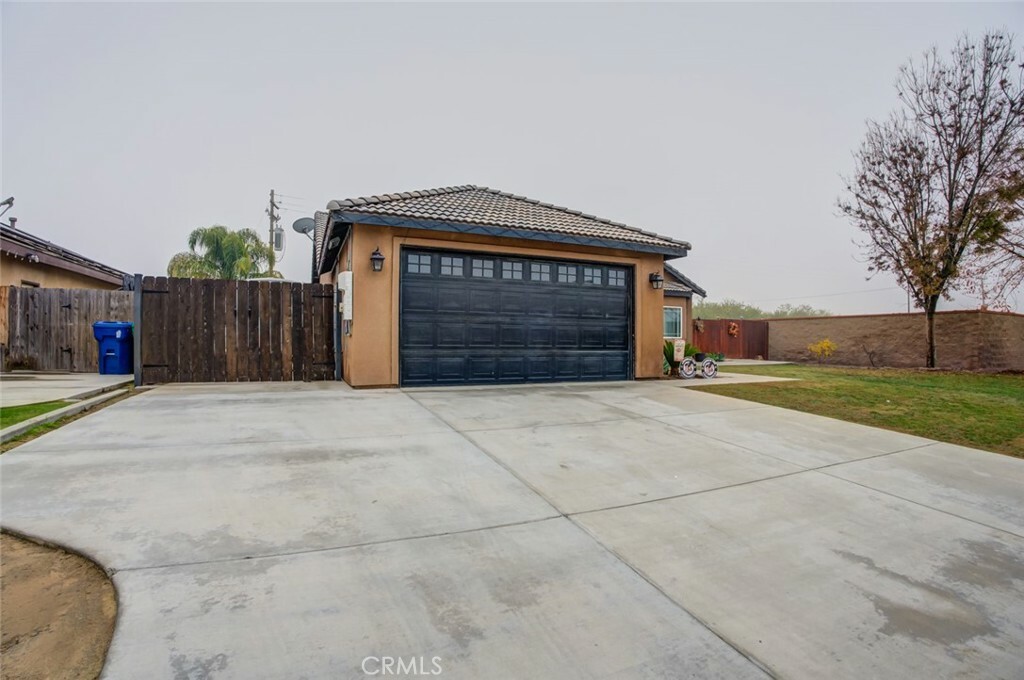 Property Photo:  111 Planada Drive  CA 93263 