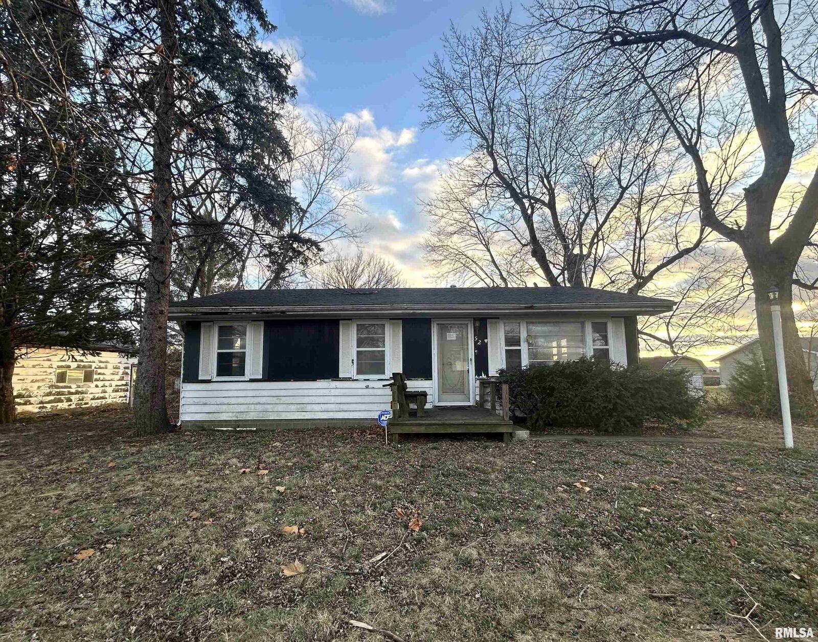 Property Photo:  52 Huston Street  IL 61401 