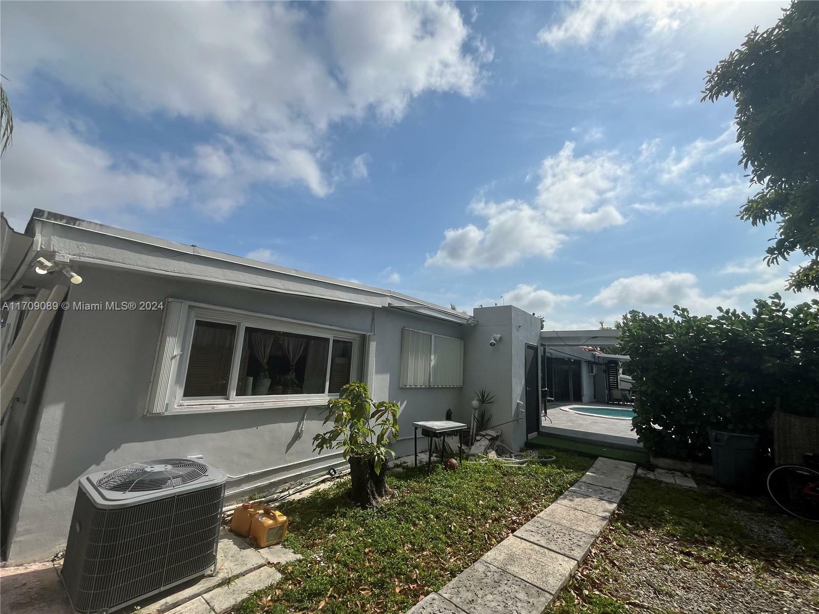 Property Photo:  9260 SW 164th St  FL 33157 