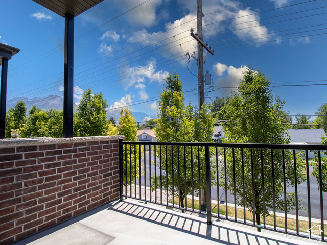 Property Photo: 1418 E Komenda Way UT 84124