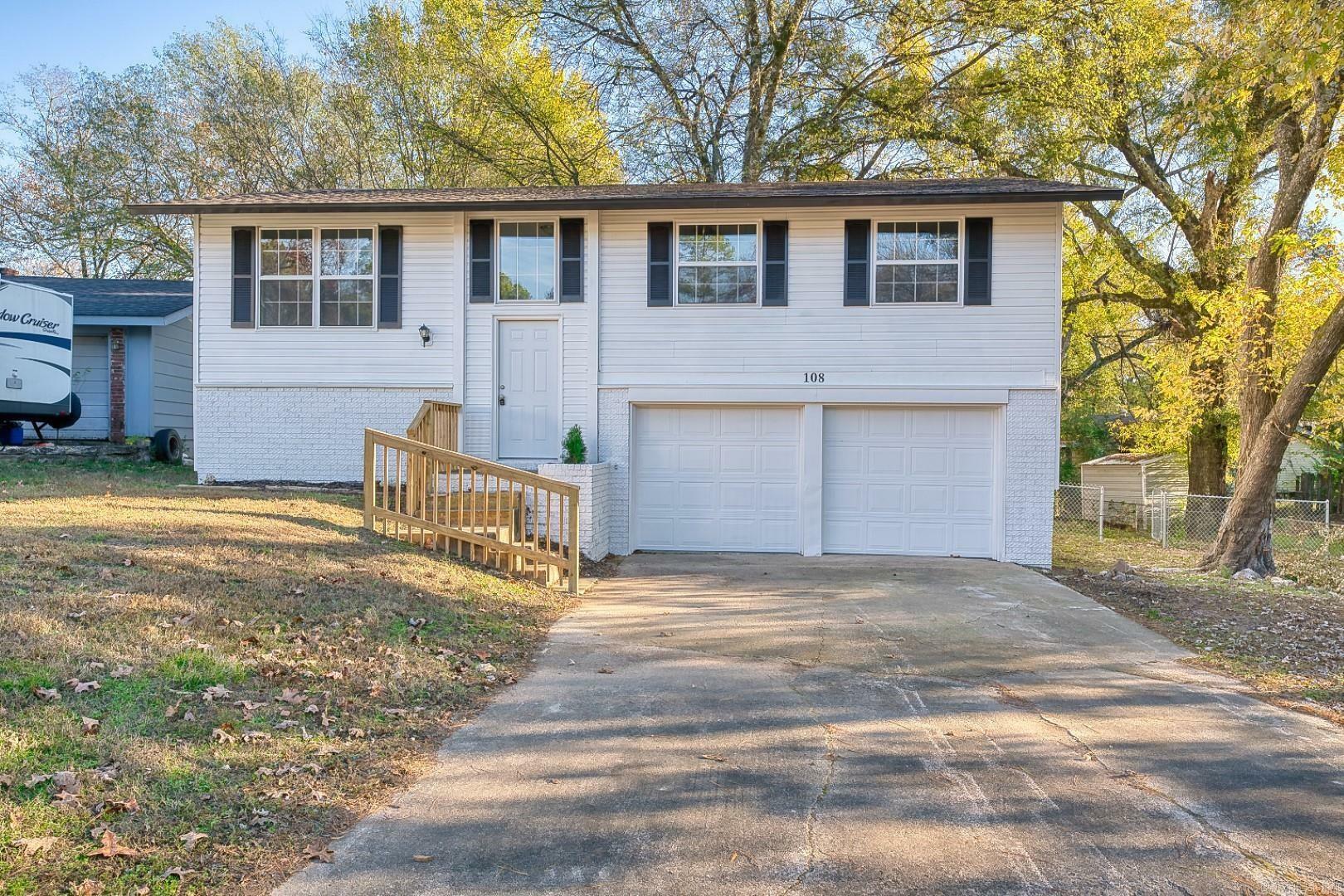 Property Photo:  108 Squire Court  AR 71913 