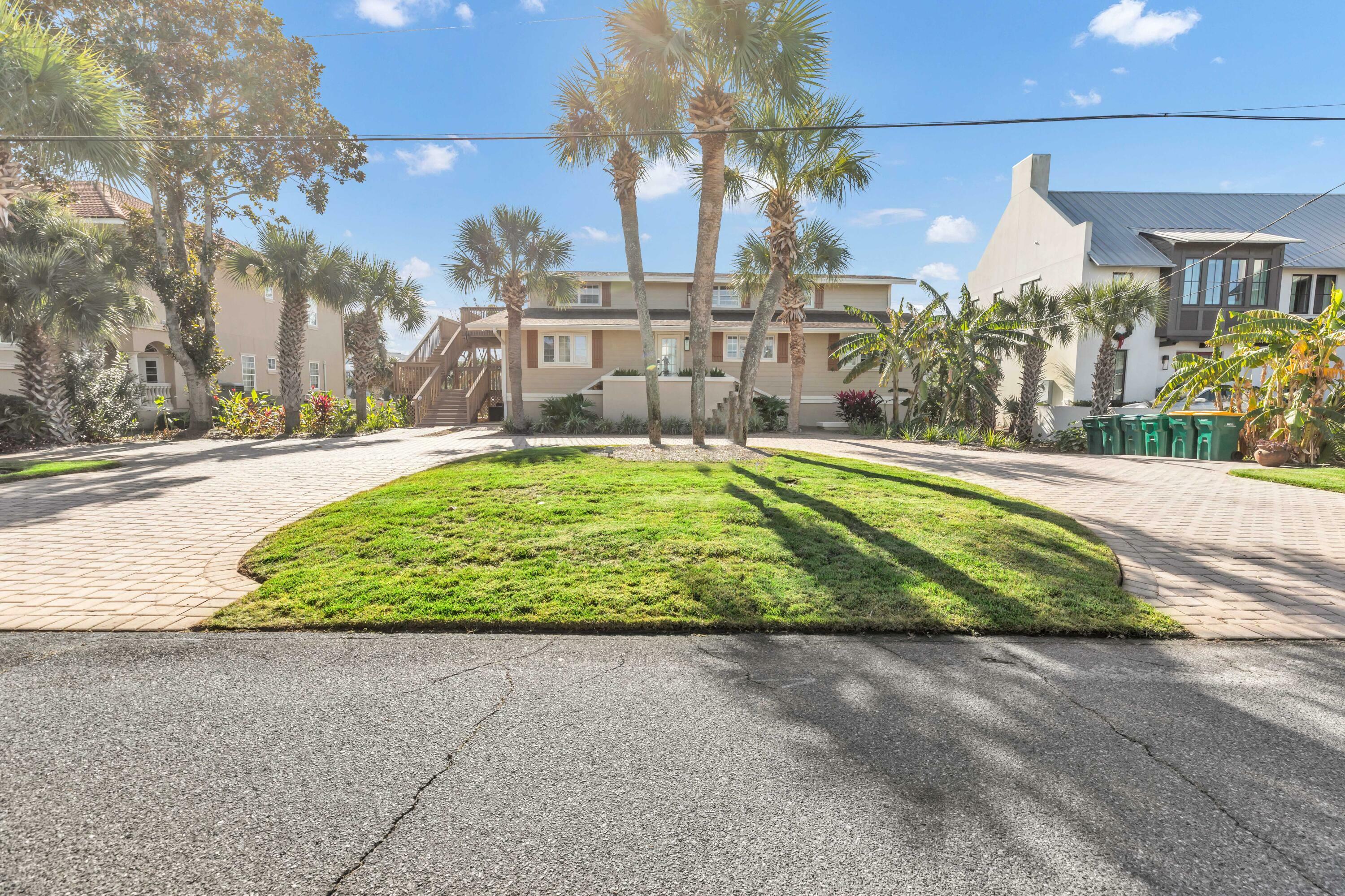 Property Photo: 514 Vera Cruz Drive FL 32541