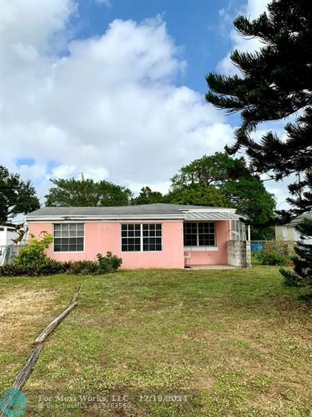 Property Photo:  1463 NE 180th St  FL 33162 