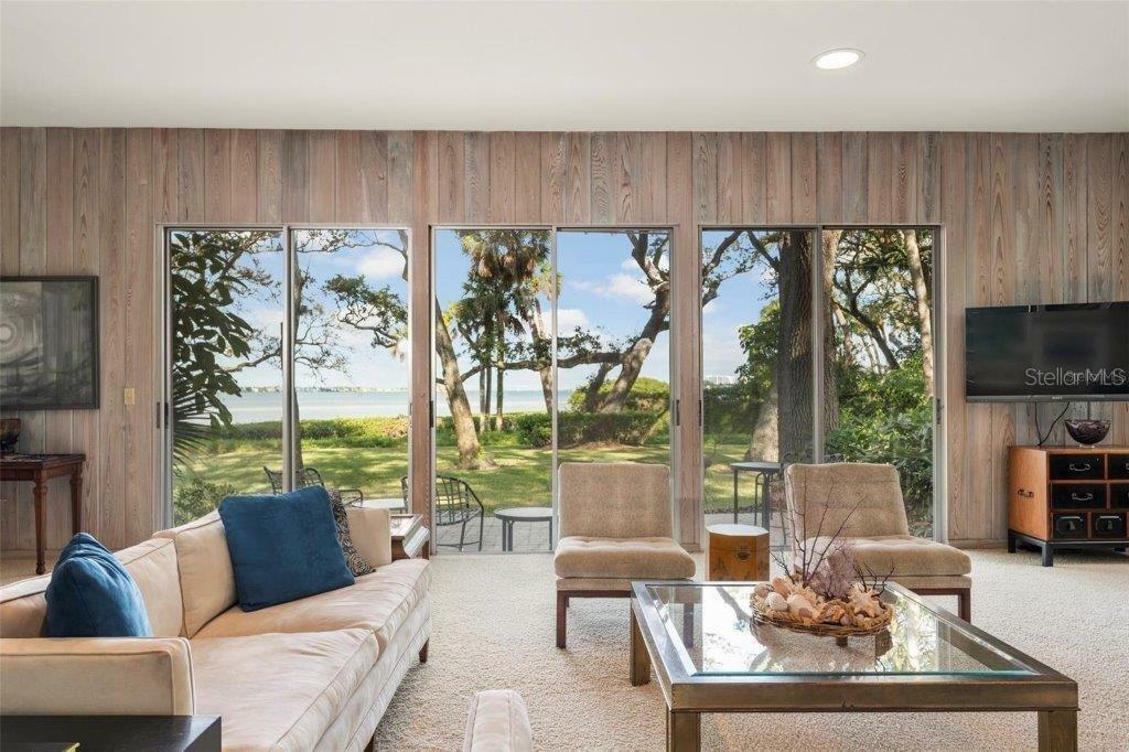 Property Photo: 3350 Old Oak Drive FL 34239